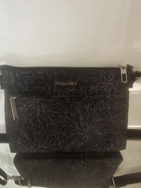 Baggallini Black Gray Floral Crossbody Bag